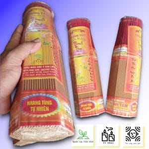 Nhang Tùng 3 Tấc làm từ gỗ tùng tự nhiên, hương thơm nhẹ, ít khói, không hóa chất. Thích hợp thắp hương hằng ngày cho bàn thờ gia đình.