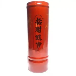 Ống cắm nhang ống trúc sơn mài giúp bảo quản nhang chưa đốt, hạn chế gãy và ẩm mốc, đồng thời giữ không gian thờ cúng gọn gàng hơn.