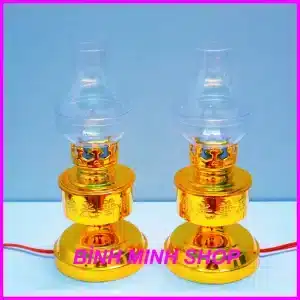 Đèn thờ kiểu cổ thiết kế giả đèn dầu, sử dụng điện 220V tiện lợi. Mẫu đèn gợi nét hoài niệm, phù hợp bàn thờ gia tiên, bàn thờ Phật và Thần Tài.