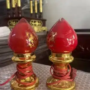 Đèn thờ LED thủy tinh gồm 1 cặp 2 đèn, phù hợp bàn thờ gia tiên, Thần Tài – Thổ Địa và không gian thờ cúng gia đình. Có nhiều kích thước để lựa chọn.