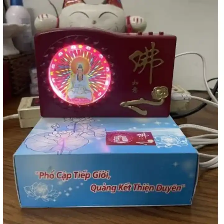 Máy niệm Phật phát quang với 8 hoặc 20 bài tụng, sử dụng bằng pin hoặc cắm điện. Tham khảo thông tin, ưu nhược điểm và nơi mua phù hợp.