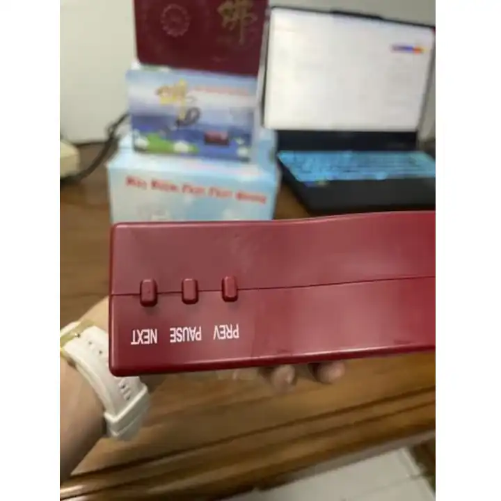 Máy niệm Phật phát quang với 8 hoặc 20 bài tụng, sử dụng bằng pin hoặc cắm điện. Tham khảo thông tin, ưu nhược điểm và nơi mua phù hợp.