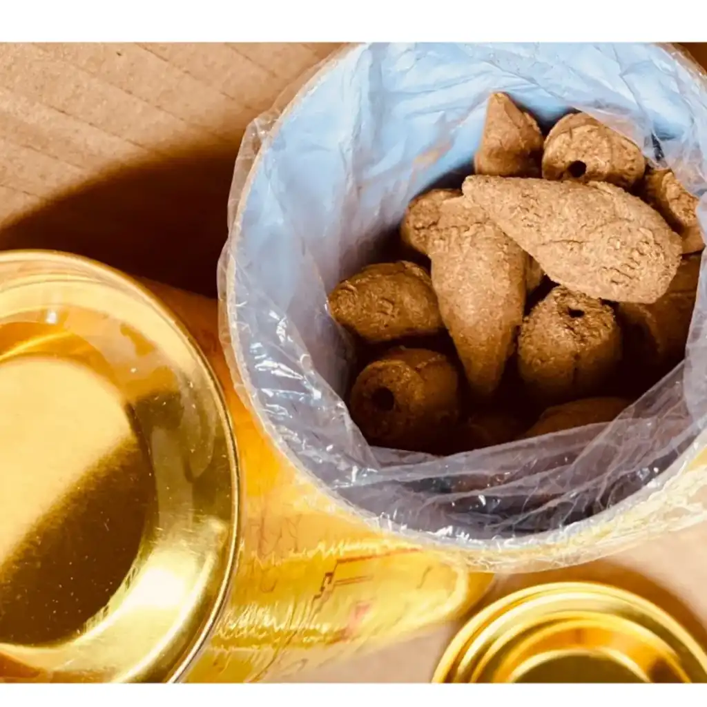 Nụ trầm xông nhà tẩy uế chiêu tài lộc Aurora hình hồ lô phong thủy. Hương thơm tự nhiên giúp thanh lọc không gian, xua tan vận xui và mang lại may mắn.
