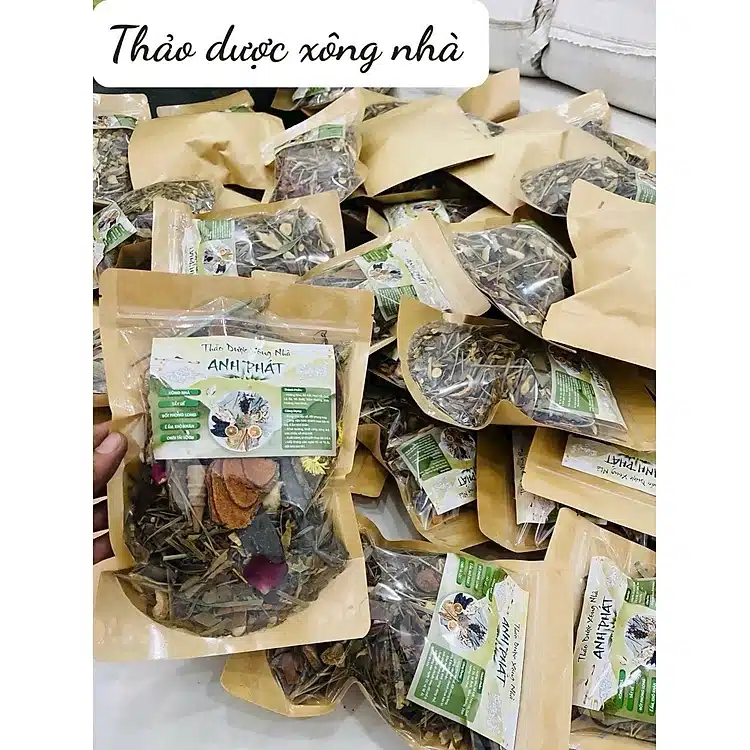 Thảo dược xông nhà LYNUSAN giúp thanh lọc không khí, tẩy uế không gian, mang lại vượng khí cho gia đình. Sản phẩm thiên nhiên, hỗ trợ đổi trả 30 ngày.