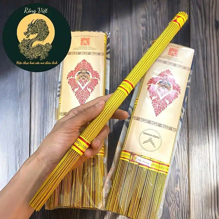 Nhang cuộn tàn tài lộc Rồng Việt cuộn tàn số 6 đẹp mắt, tỏa mùi hương thảo mộc thanh nhẹ, an toàn cho sức khỏe gia đình và không gian thờ cúng.