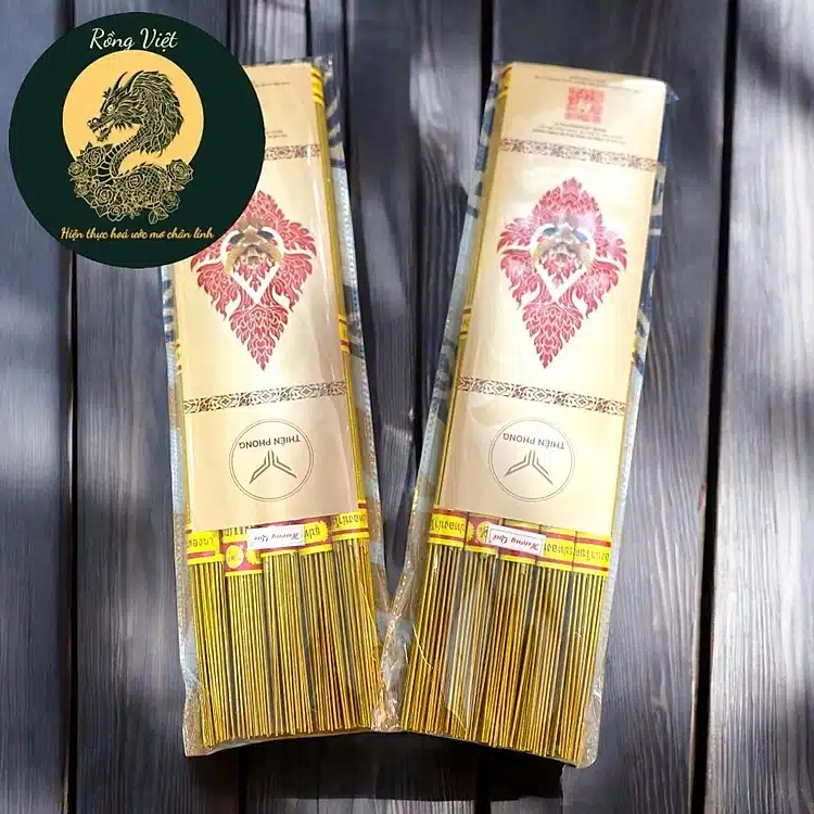 Nhang cuộn tàn tài lộc Rồng Việt cuộn tàn số 6 đẹp mắt, tỏa mùi hương thảo mộc thanh nhẹ, an toàn cho sức khỏe gia đình và không gian thờ cúng.