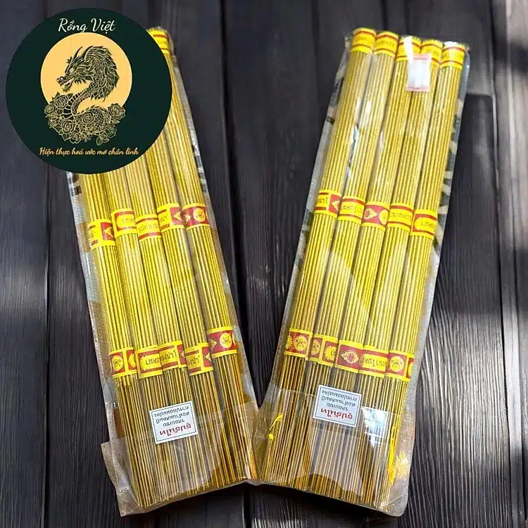 Nhang cuộn tàn tài lộc Rồng Việt cuộn tàn số 6 đẹp mắt, tỏa mùi hương thảo mộc thanh nhẹ, an toàn cho sức khỏe gia đình và không gian thờ cúng.